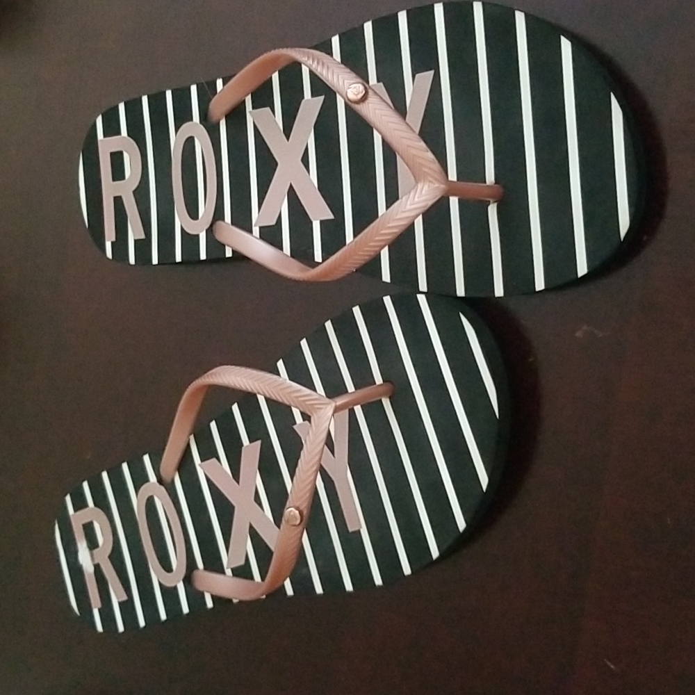 Striped Roxy flip flops